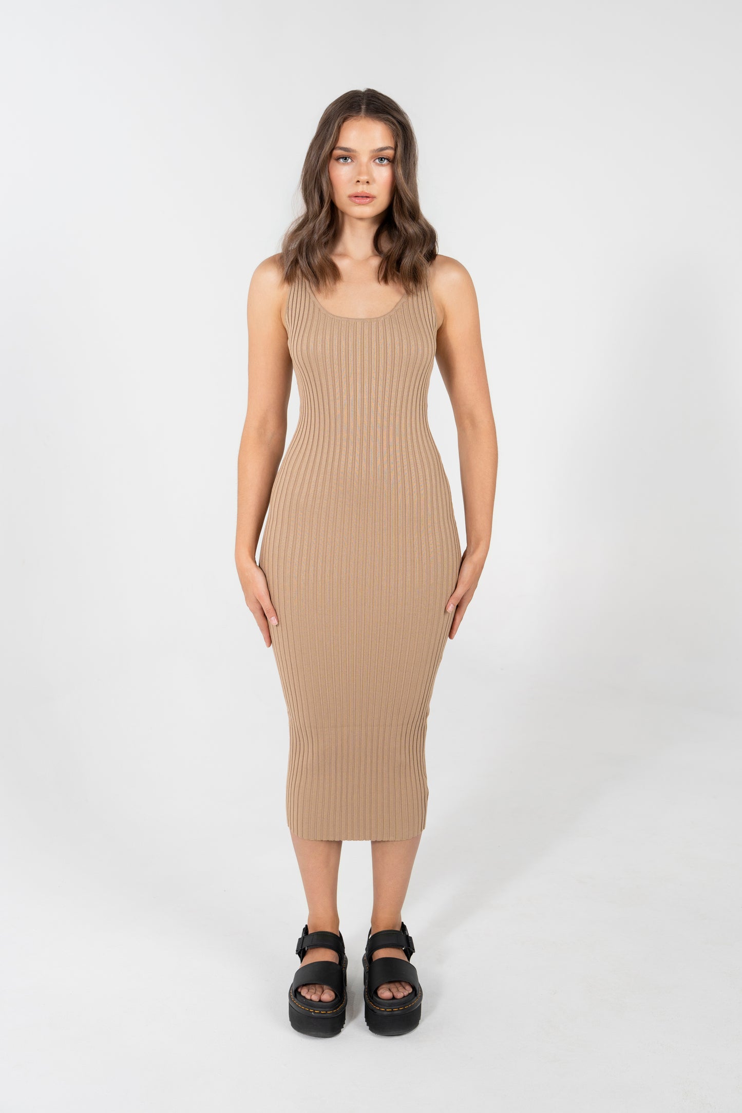 ZINNIA SMOOTHING BODY CON RIB DRESS CARAMEL