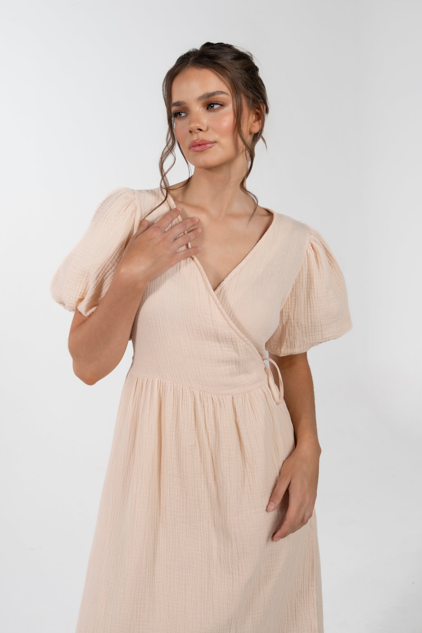 LIPARI TEXTURED PEACHY CREAM PUFF SLEEVE WRAP DRESS