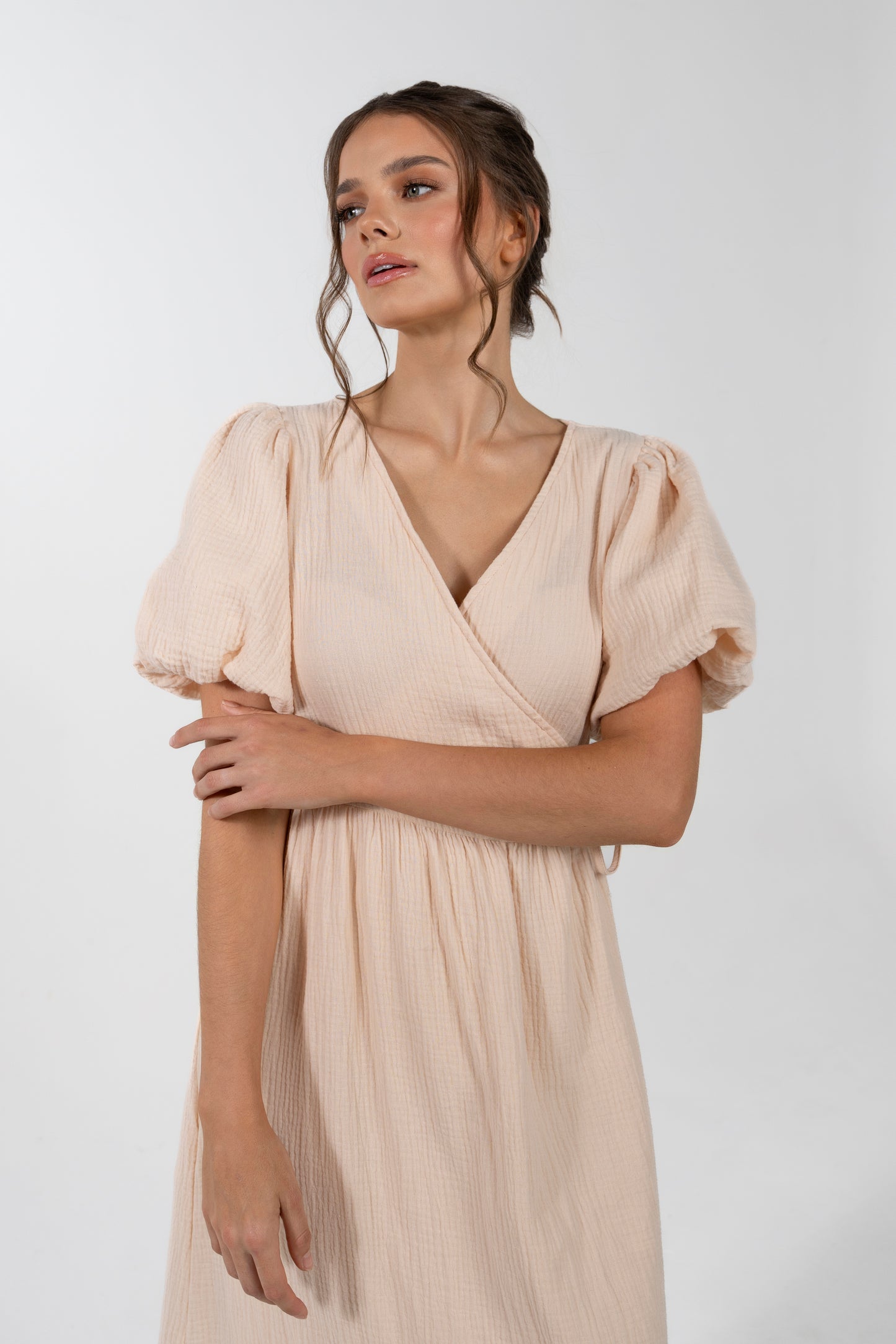 LIPARI TEXTURED PEACHY CREAM PUFF SLEEVE WRAP DRESS