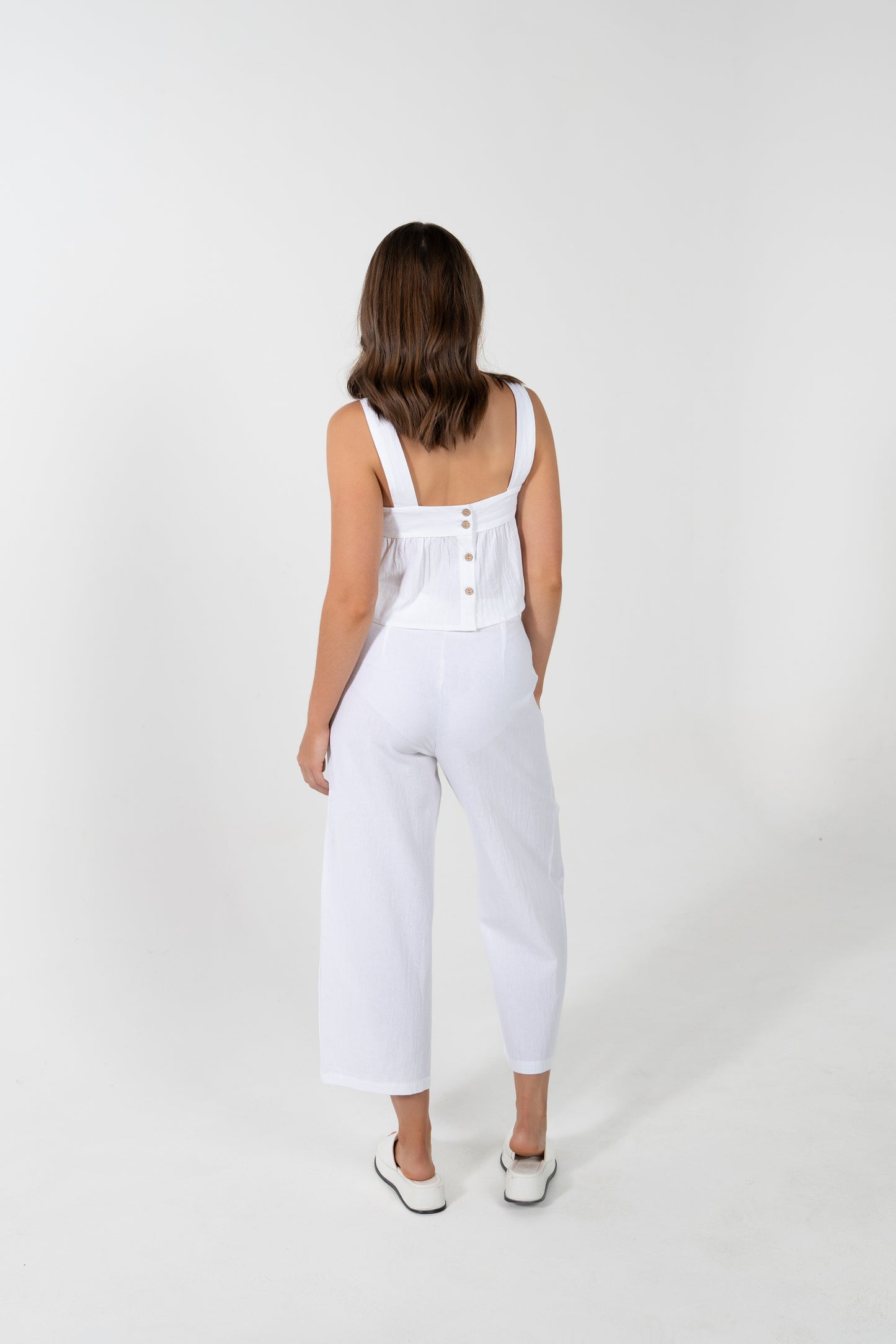 EZRA CROP FRILL BUTTON BACK TOP IN WHITE