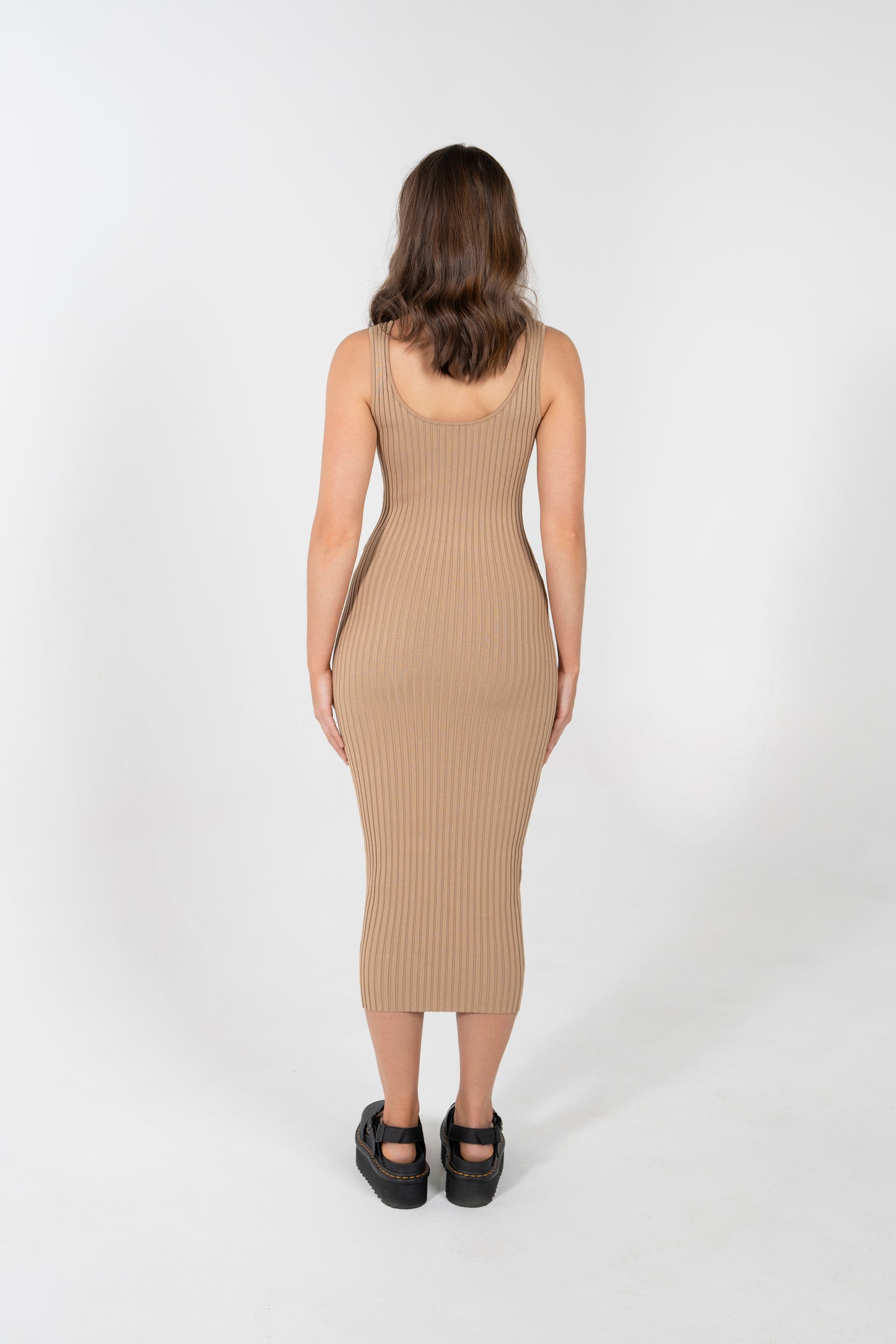 ZINNIA SMOOTHING BODY CON RIB DRESS CARAMEL