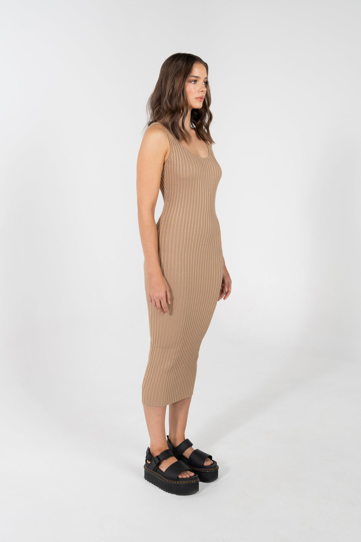 ZINNIA SMOOTHING BODY CON RIB DRESS CARAMEL