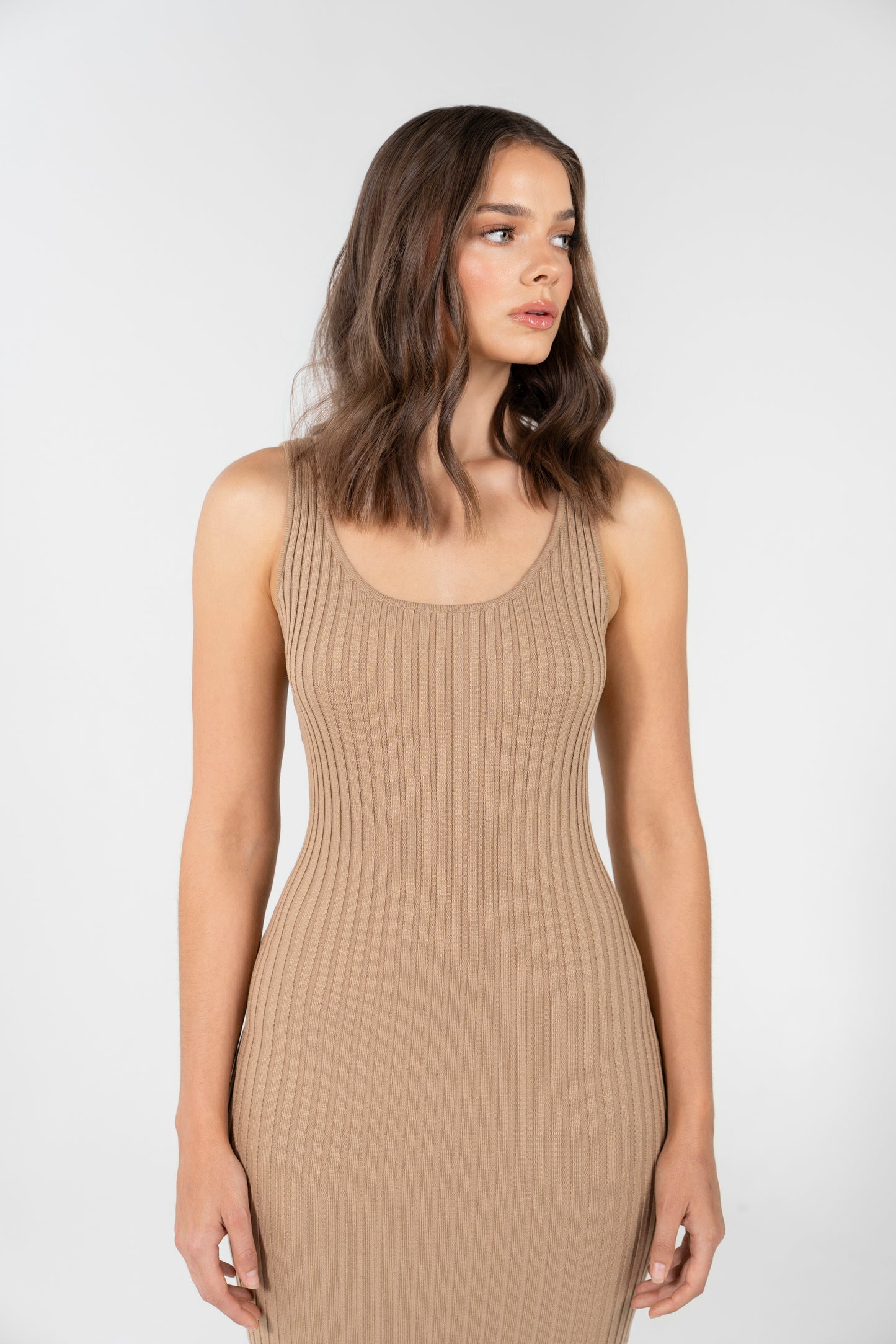 ZINNIA SMOOTHING BODY CON RIB DRESS CARAMEL