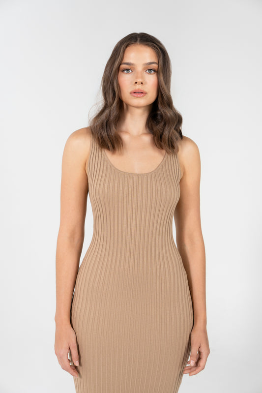 ZINNIA SMOOTHING BODY CON RIB DRESS CARAMEL