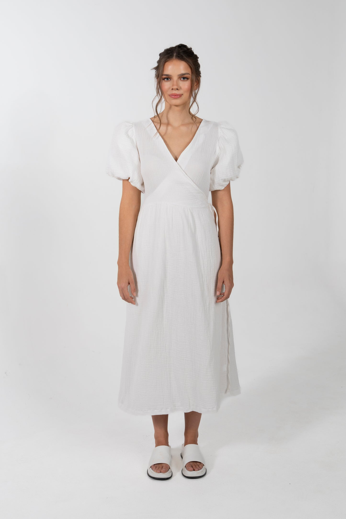 LIPARI TEXTURED WHITE PUFF SLEEVE WRAP DRESS