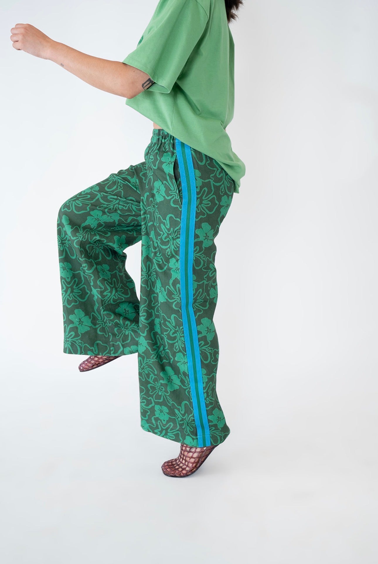Alba Palazzo Wide Leg Side stripe Pant in Hibiscus Green